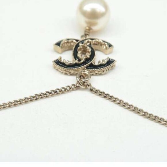 100% Authentic CHANEL Gold-Plated Pearls CC Shape Necklace - Picture 6 of 11